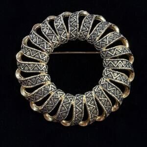 Vintage Emmons Damascene Mod Wreath Circle‎ Brooch Gold Tone Black Geometric Pin